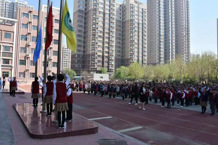 石家庄市现代城小学升旗仪式