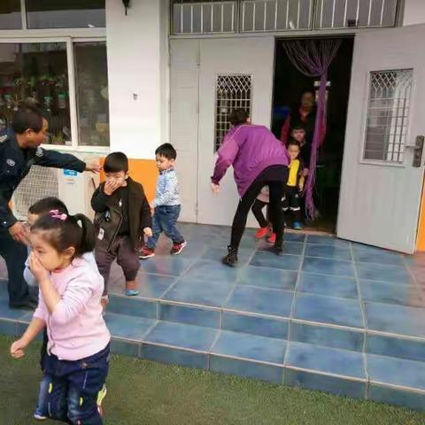 唐山市路北区第七幼儿园应急逃生演练活动