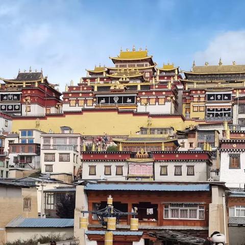 独克宗-飞来寺，一路美景：古城，寺庙，湖泊，峡谷，河流，森林，雪山，经幡20231012