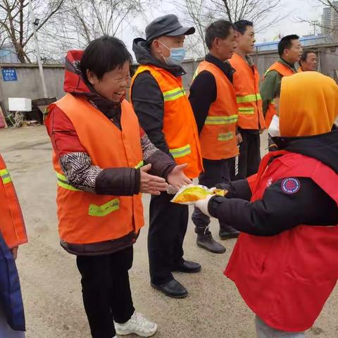 小爱心大能量  元宵情暖环卫心