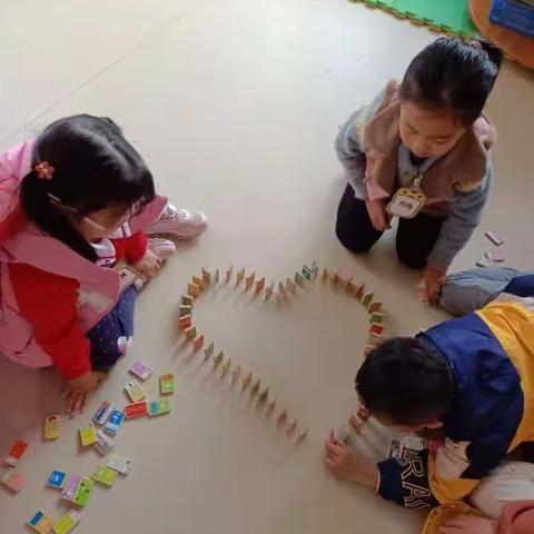 组织小朋友开展活动（五年2004汪阳）