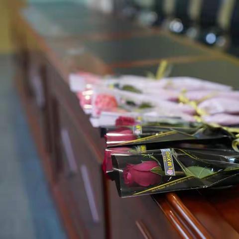 巾帼不让须眉，“女神节”送祝福