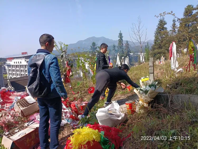 行走在清明节的路上