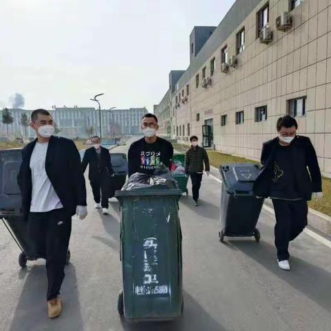 调度三班及时处理生活垃圾，营造轻松氛围