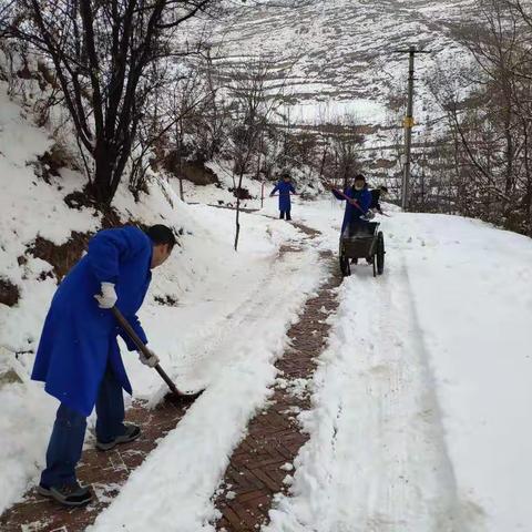 供应公司清扫火药库积雪