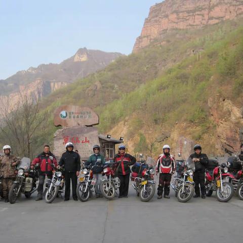 郭亮挂壁公路2011.4