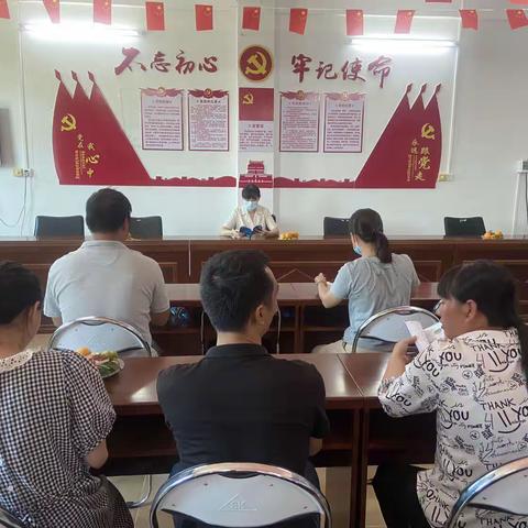 东方市八所镇大占坡村居法律顾问邱聪聪律师开展民法典普法宣传活动