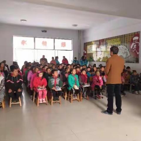 霍庄小学期中考试总结表彰大会