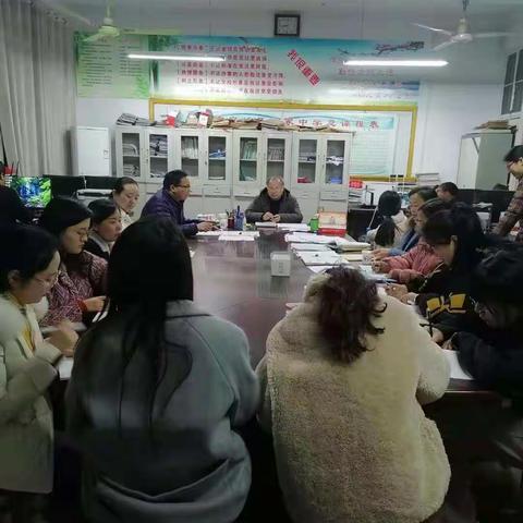 明得失    找差距   提质量一一汉冢中学召开九年级教学质量分析会