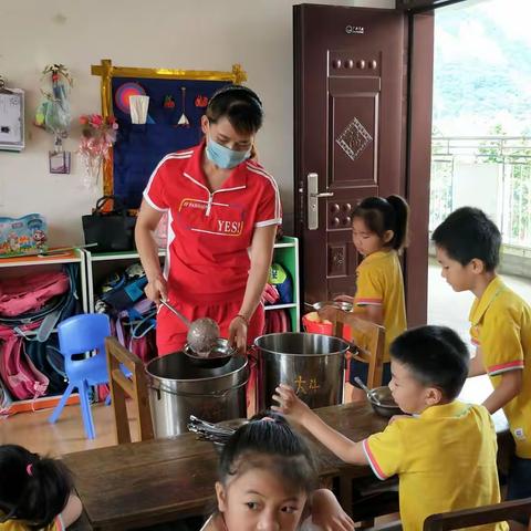 就要从幼儿园毕业的大四班，希望在小学健康快乐开心的成长！