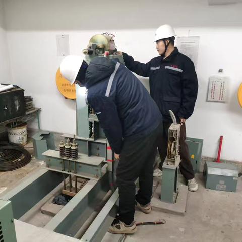 长治市综检中心赴长治市政府进行电梯技术服务