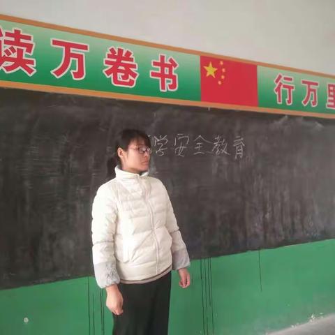 曹庄学区马昌小学举行逃生演练