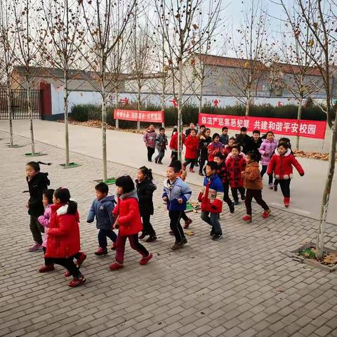 曹庄学区马昌小学坚持晨跑