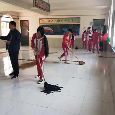 中专组今日开展师生卫生大扫除活动