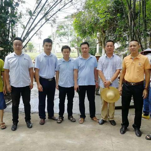 2018年8月14日美兰区人社局牵头开展爱群村委会儒屋村道路硬化建设