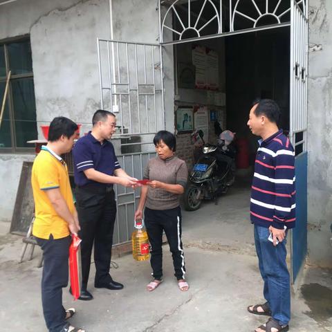 2018年12月26日走访贫困户吴多林家进行慰问