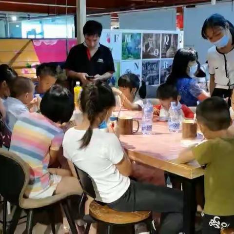 亲子相伴，共同成长——素胚陶瓷彩绘创意DIY手工活动