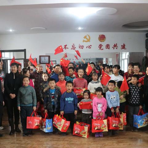 朝辉街道工农社区儿童之家开展“快乐永伴童心.明天充满阳光”关爱儿童活动