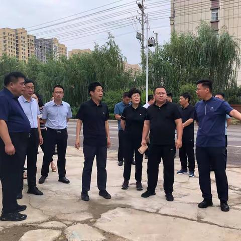 市政协副主席、区委书记朱中华现场调度创建全国文明城市工作