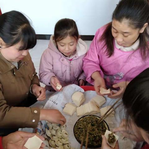 柞水县城区一小一年级二班雷景如的愉快寒假生活