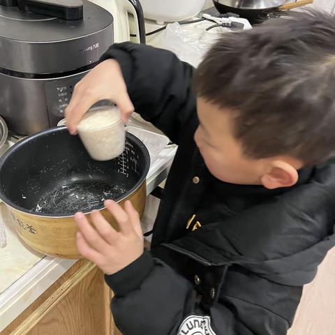 我是劳动小能手—月亮湾小学104班曾俊凯