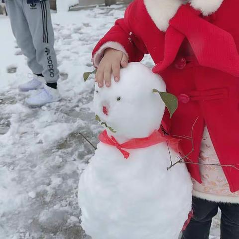 硒都小学101庄若萱大手牵手小手文明起走，放假的喜悦