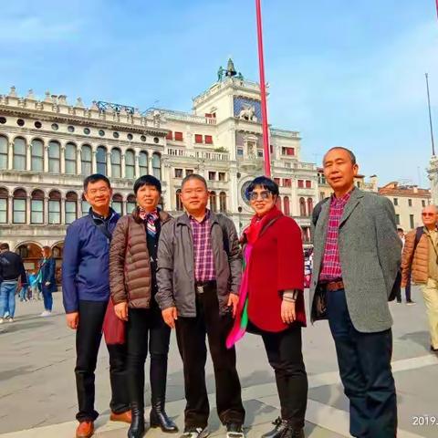 共赏异国风光 重温同窗友情——澄江中学七四届高二（3）班五同学旅欧留影