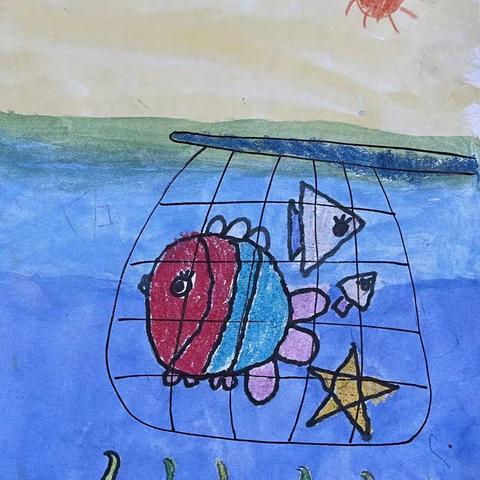 《捕鱼🐟》教学目标：1、用记号笔画鱼，选一条鱼画的大一些2、涂色，用深浅绿色画水草，用黑色勾线笔画网。3、用水