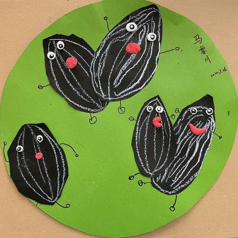 《瓜子兄弟》教学目标：1、讲解瓜子的生长过程2、学习并掌握弧线3、用油画棒勾勒出瓜子的形状以及纹路