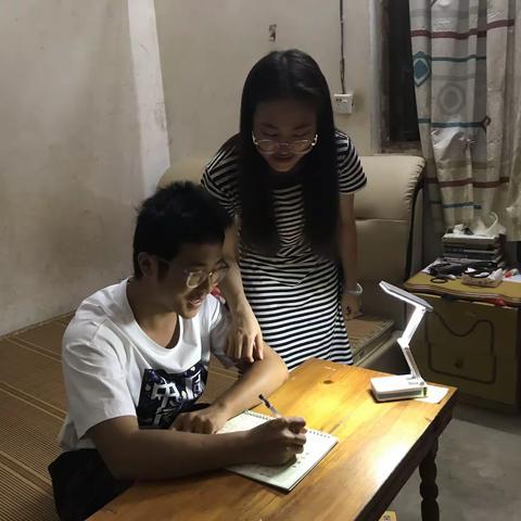 书写中国文字，传承中国文化