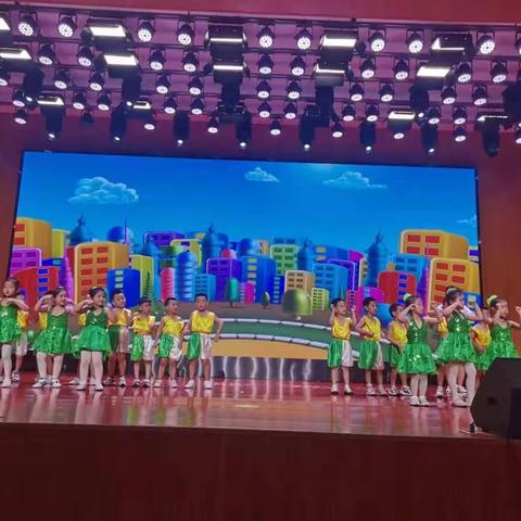 小天使幼儿园中二班学期末汇报展演——自信绽放·见证成长