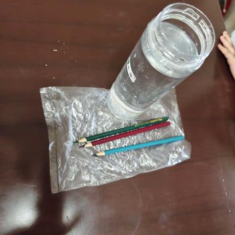 科学小实验：神奇的水袋