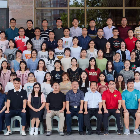 明方向，讲策略，促发展——南宁外国语学校初三、高三教师、班主任培训班开班