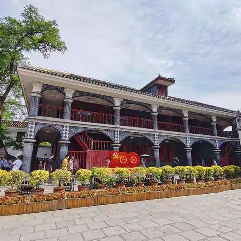 重温革命历史，感悟红色精神——南宁外国语学校党员赴遵义研修现场教学纪实