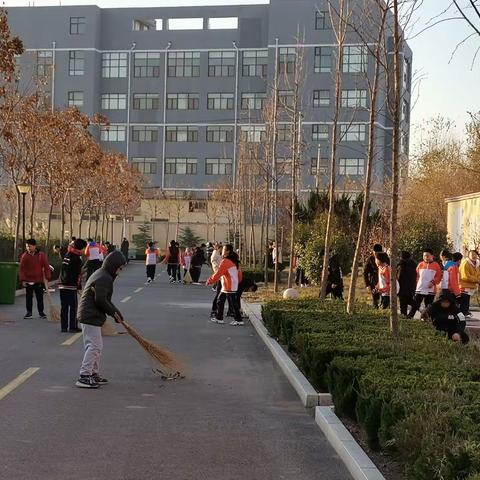 积极开展劳动实践活动，提高教育效果