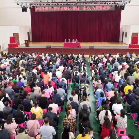 相识相知，合作发展                        —2019年下期初中部七年级第一次家长会奏响家校共建主旋律