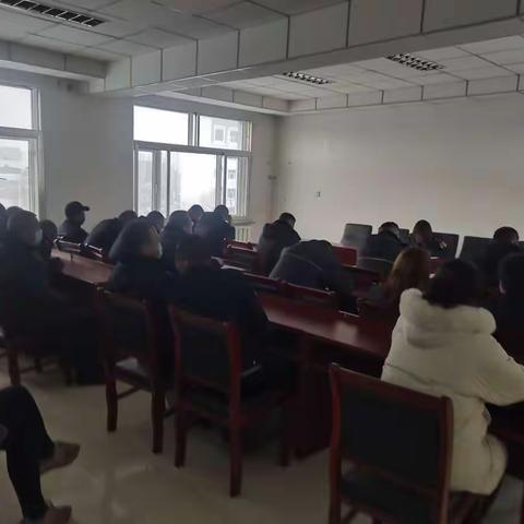 城管局迅速学习传达落实疫情防控会议精神