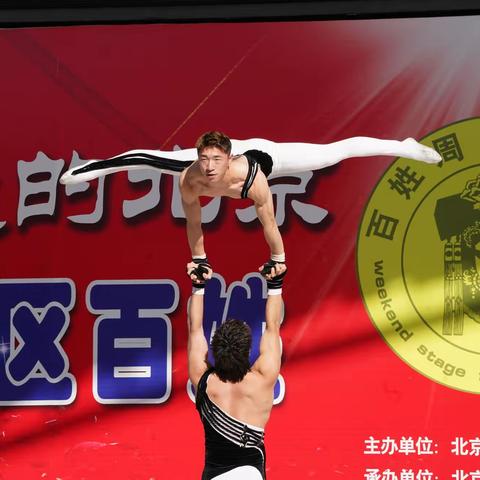 中国杂技团的帅哥们