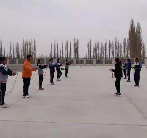 以考代练，备战中考———记库尔勒市第十九中学体育中考模拟测试