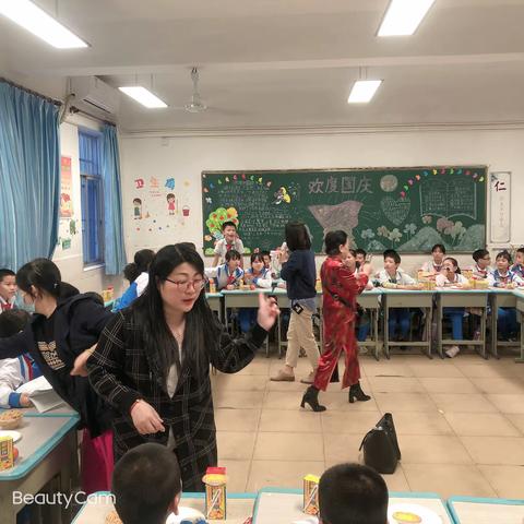 记五（5）班家长进课堂活动    海南职工秀英子弟学校  叶宝权