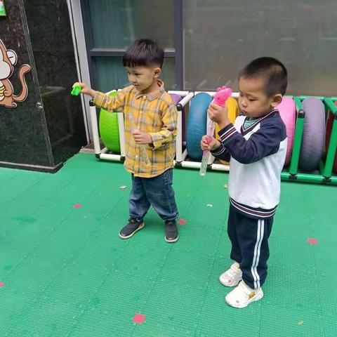 白兔一班小朋友们第十，十一周成长记录日常。一天一天记录，一次一次课堂上的欢声笑语 都是童年最美好的时光