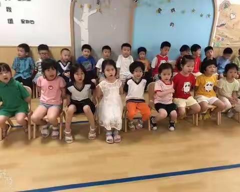 白兔班第十八、十九、二十周成长记录 时间匆匆，小朋友们搭上的中班列车已到站，让我们一起看看这些快乐的瞬间。