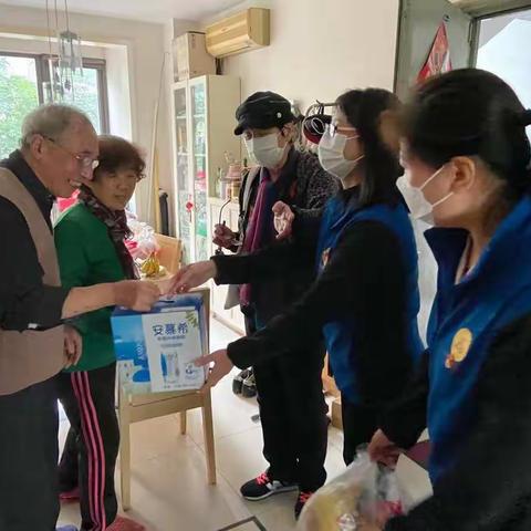 情暖重阳 爱心敬老 践行公益 回馈社区