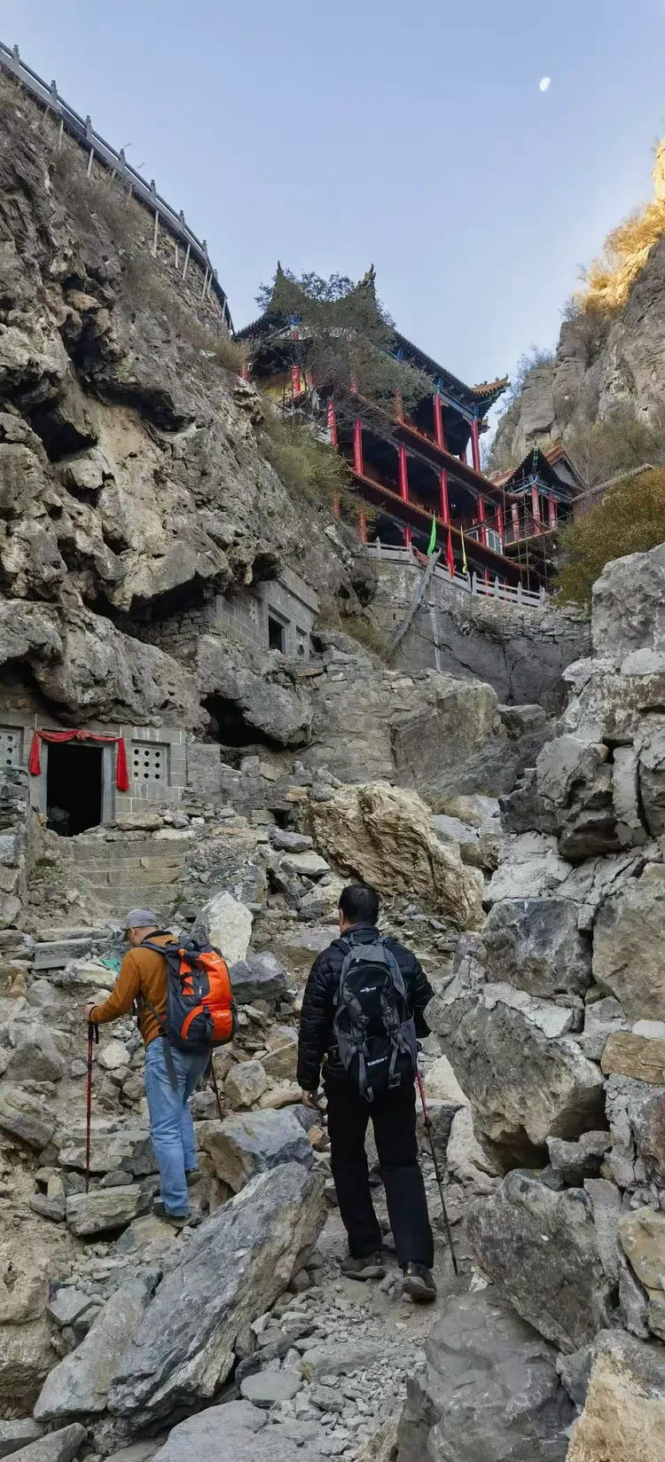 清凉庵位于淇县城西18公里处,处于山凹之中,隶属古灵山景区