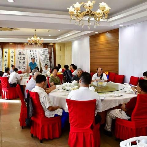 第二活动中心书法研究会＂国庆茶话会＂