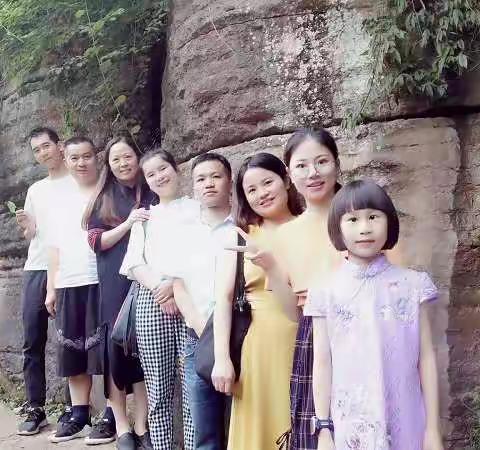 石阡仁正书院祝您新年快乐！　　你笑起来真好看