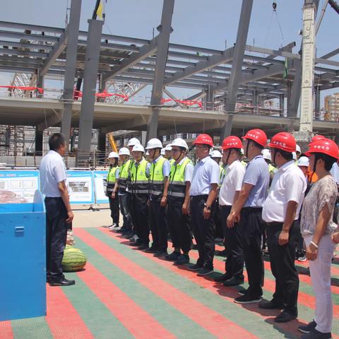 陈亚平同志深入一线送清凉