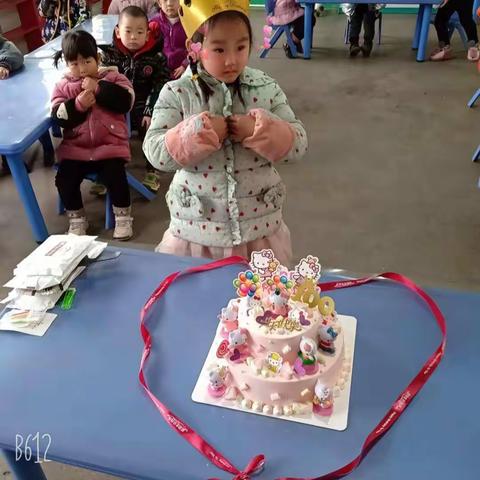 爱叶幼儿园中班高梓馨生日快乐