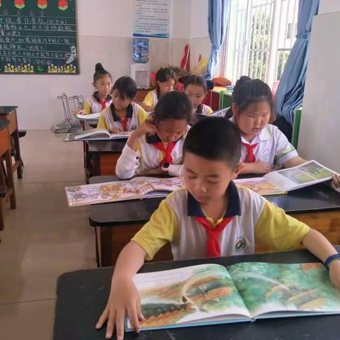书香浸润童年，阅读点亮人生——三年级绘本阅读社团