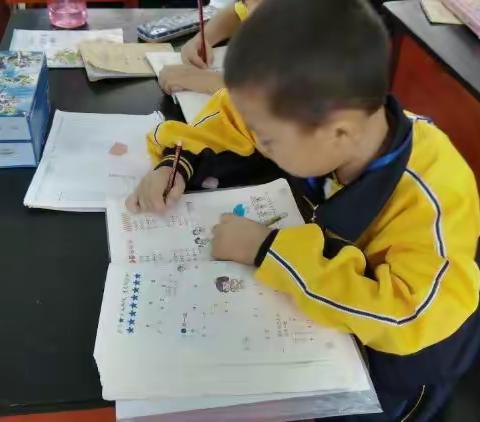 瑞丽市民族小学教师课堂教学考核评价活动